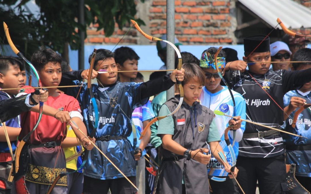 Santri Hidayatullah Gresik Ikuti Al Mizan Archery Competition 2025 di Lamongan